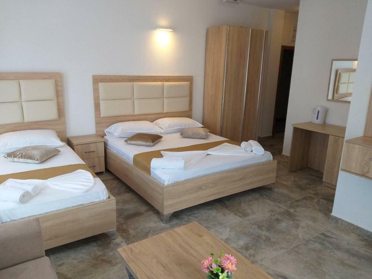 Hotel Gothia Ulcinj Bagian luar foto