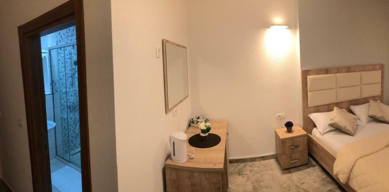 Hotel Gothia Ulcinj Bagian luar foto