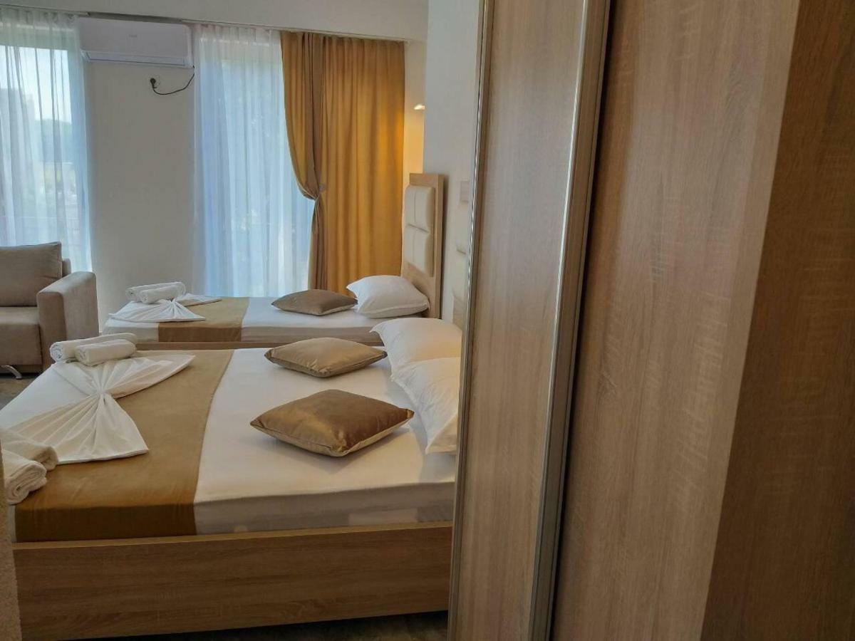 Hotel Gothia Ulcinj Bagian luar foto