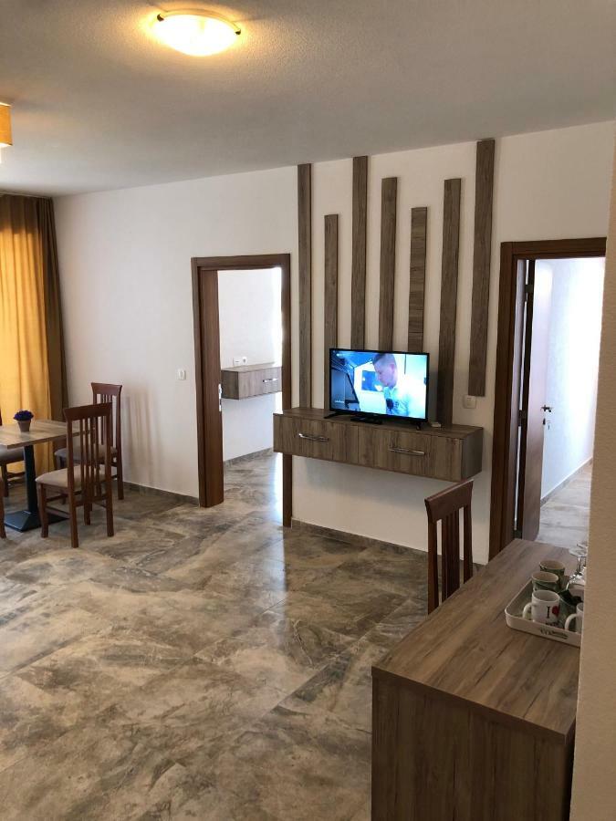 Hotel Gothia Ulcinj Bagian luar foto