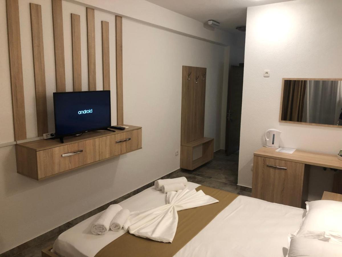 Hotel Gothia Ulcinj Bagian luar foto